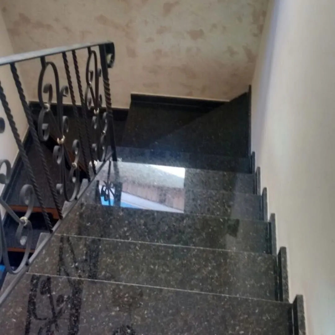 Escada revestida em granito, da Carlinhos Pedras